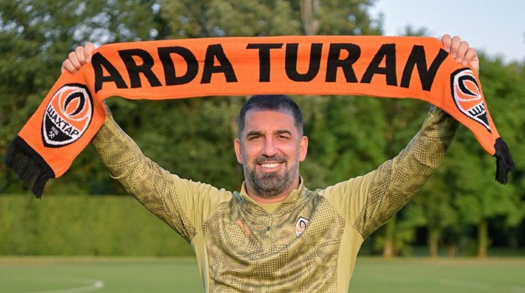 Arda Turan, Shakhtar Donetsk Galatasaray'ı sosyal medyayla kabul ettikten sonra kendini kaldırdığı için duyurdu! 2