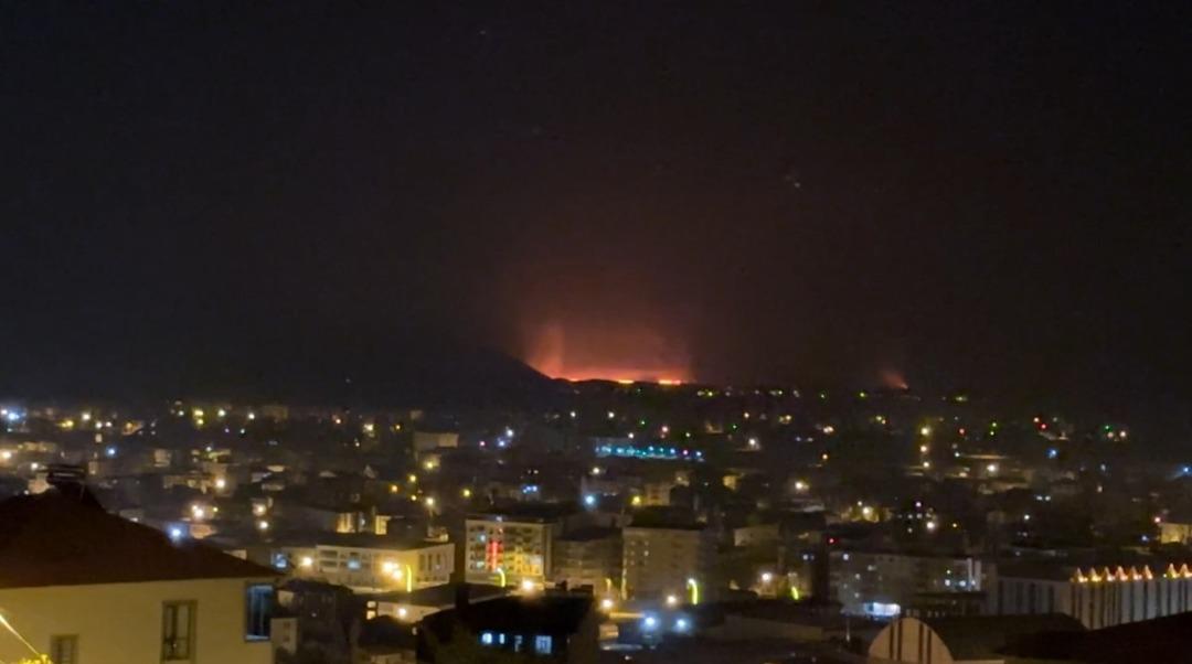 Yeri Hakkari... Yangın tüm ilçe tarafından görüldü: Nehil Sazlıkları yanıyor! Kuş cenneti olarak biliniyordu 5